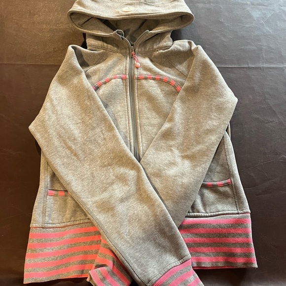 💥buy 2 Get 1 Free💥 Lululemon Scuba Sweater Hoodie Size 8 - Picture 3 of 6